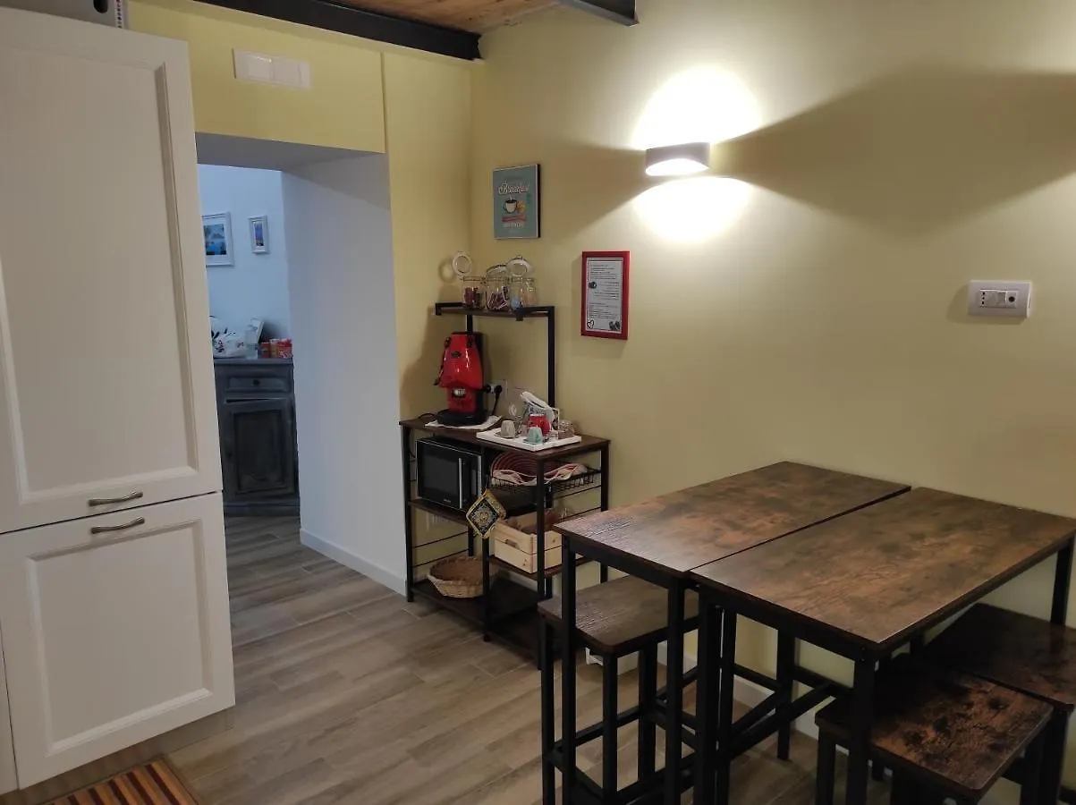 לינה וארוחת בוקר נאפולי Rega Holiday House